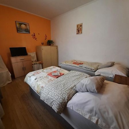 Kis Rigo Vendeghaz Hotell Salgótarján Exteriör bild