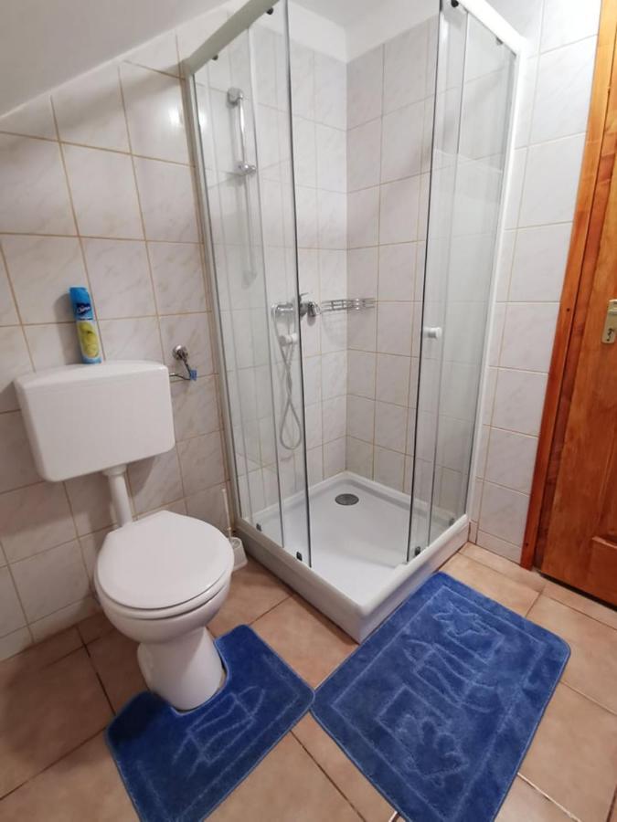 Kis Rigo Vendeghaz Hotell Salgótarján Exteriör bild
