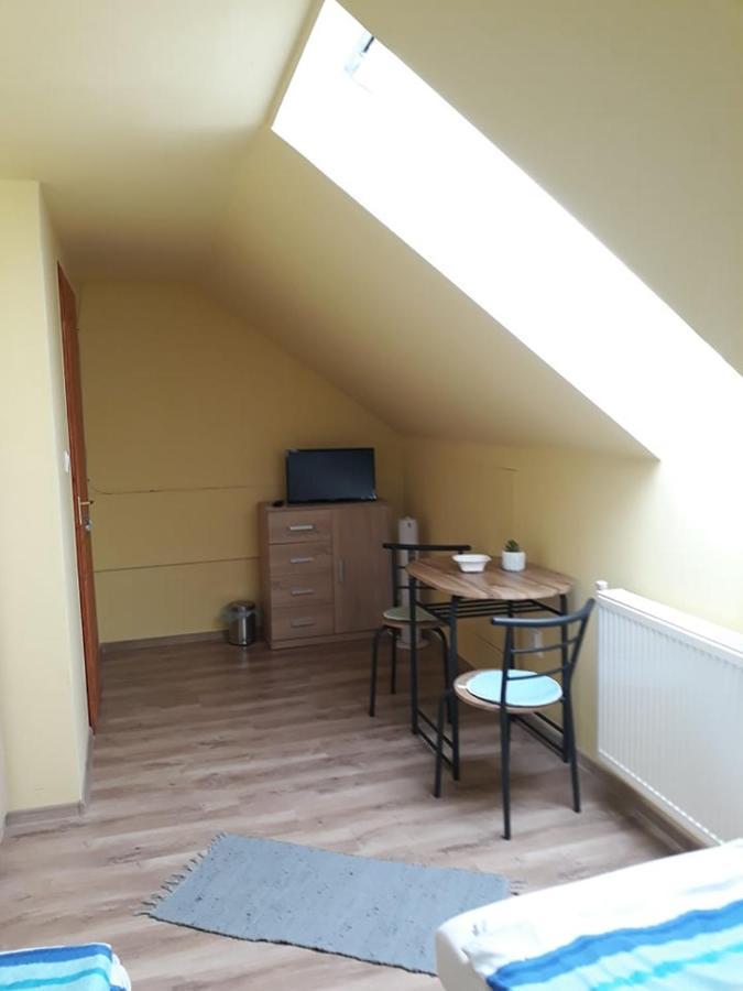 Kis Rigo Vendeghaz Hotell Salgótarján Exteriör bild