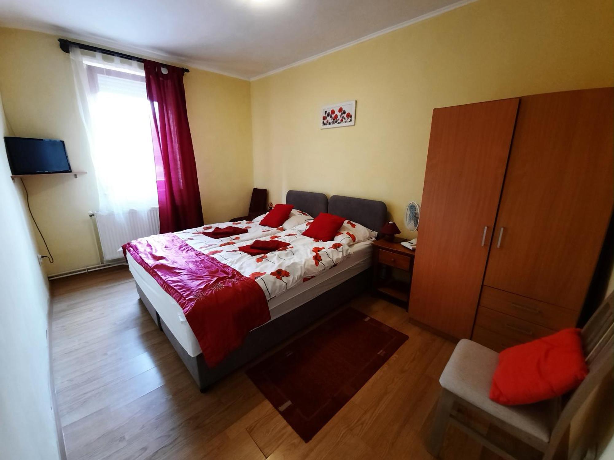 Kis Rigo Vendeghaz Hotell Salgótarján Exteriör bild